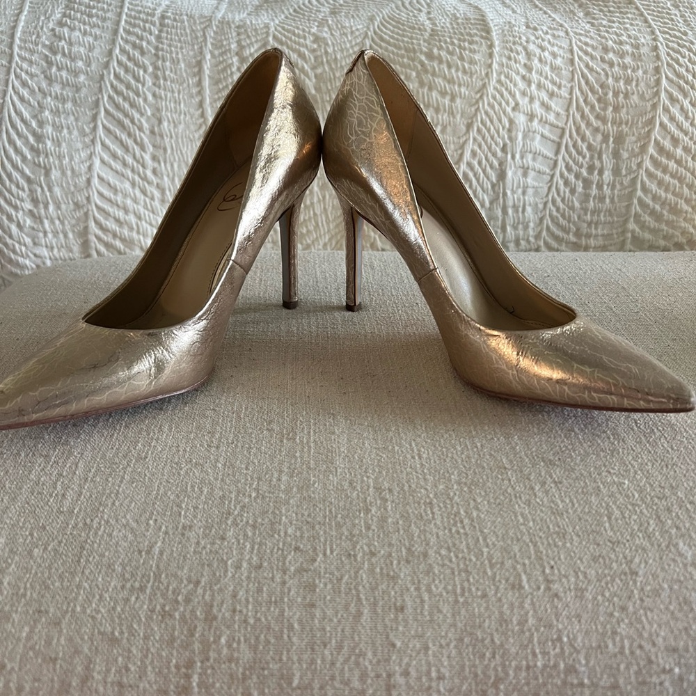 Sam Edelman barely worn gold pumps!!